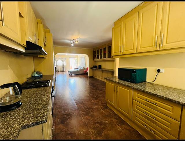 3 BEDROOM HOUSE FOR SALE IN NEWLANDS WEST